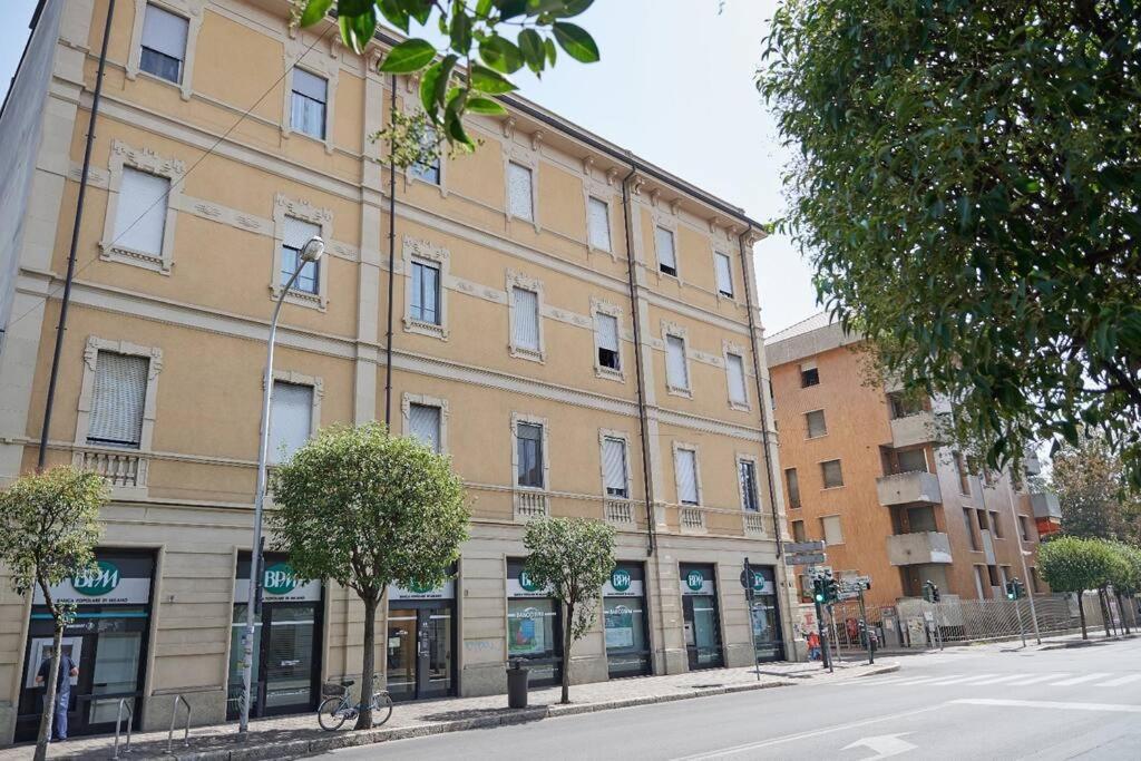 Casa Vacanze Sma93 Appartement Monza Buitenkant foto